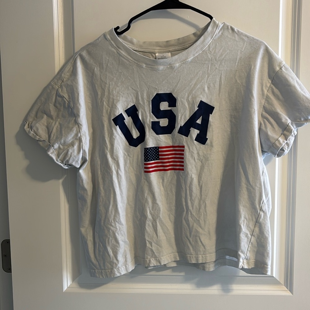 white usa cropped t shirt (size large)